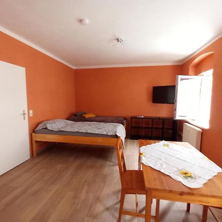 Kleine 1-Raum-Ferienwohnung Mit Hohem Komfort Teuchern Экстерьер фото